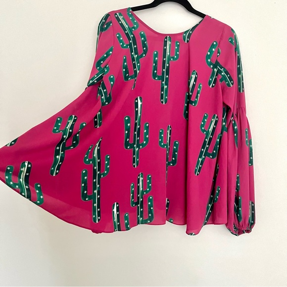 Cute Cactus Print Izzy & Lola Blouse with Puffy Sleeves - Picture 4 of 6